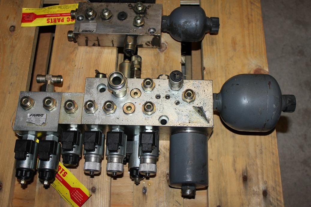 Hydraulic valve for Wheel excavator O&K MH Plus , New Holland: picture 7