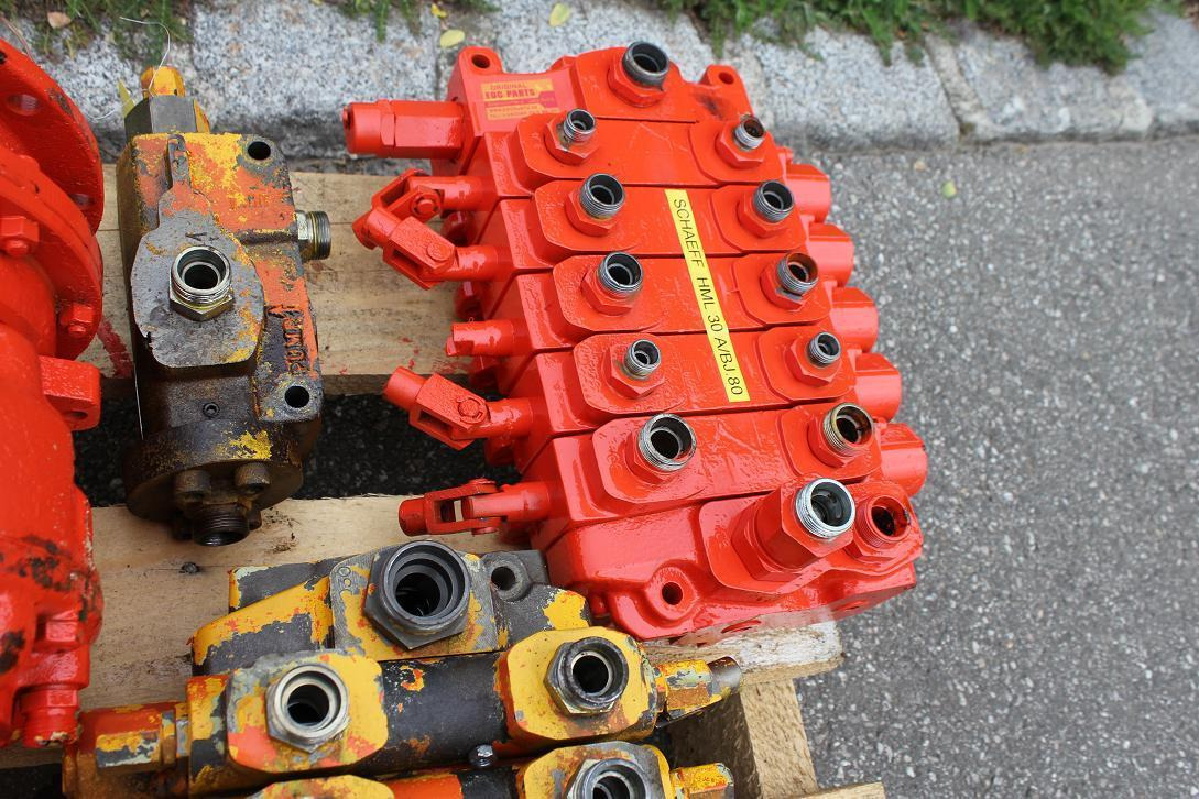Schaeff HML 30 A - Hydraulic valve for Construction machinery: picture 5 Schaeff HML 30 A - Hydraulic valve for Construction machinery: picture 5