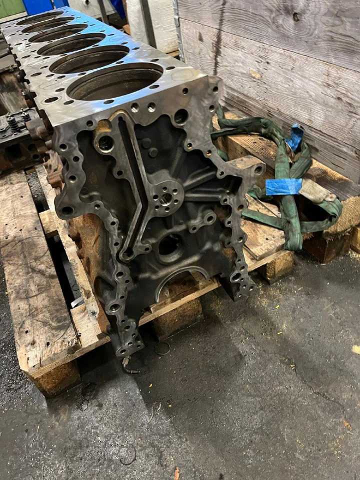 Cylinder block for Truck Volvo D 13 J aus L 220: picture 8