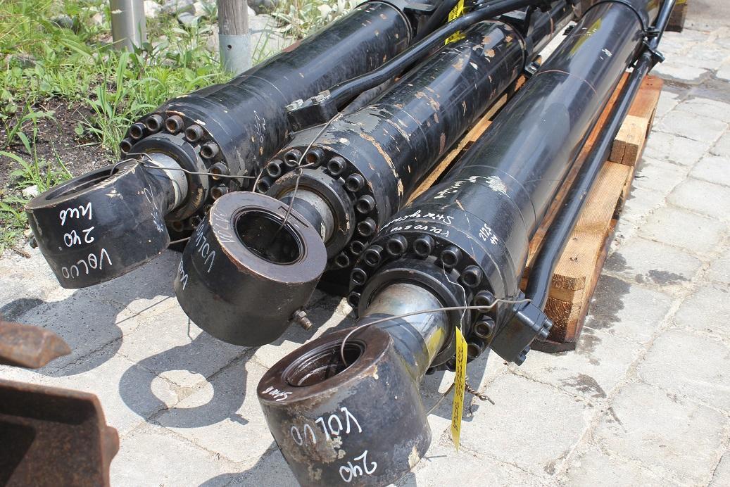 Volvo EC 240 B NLC - Hydraulic cylinder for Construction machinery: picture 4 Volvo EC 240 B NLC - Hydraulic cylinder for Construction machinery: picture 4