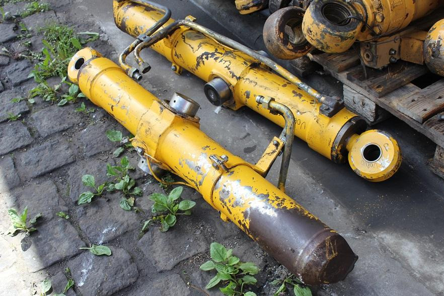 Volvo LM 846 - Hydraulic cylinder for Construction machinery: picture 5 Volvo LM 846 - Hydraulic cylinder for Construction machinery: picture 5