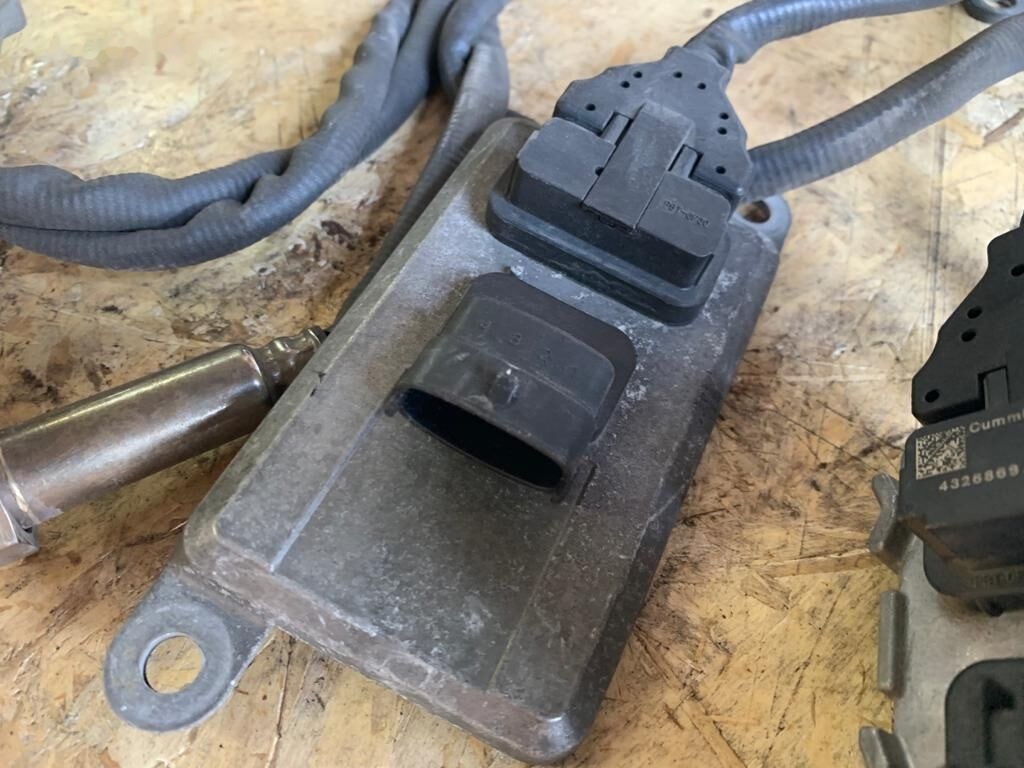 Muffler/ Exhaust system for Truck Cummins DAF euro 6 / euro 5 do regeneracji 5WK96751C DAF 4326862 Czujnik NOX, SONDA PRZED KATALIZATOREM Oryginał truck: picture 8 Muffler/ Exhaust system for Truck Cummins DAF euro 6 / euro 5 do regeneracji 5WK96751C DAF 4326862 Czujnik NOX, SONDA PRZED KATALIZATOREM Oryginał truck: picture 8