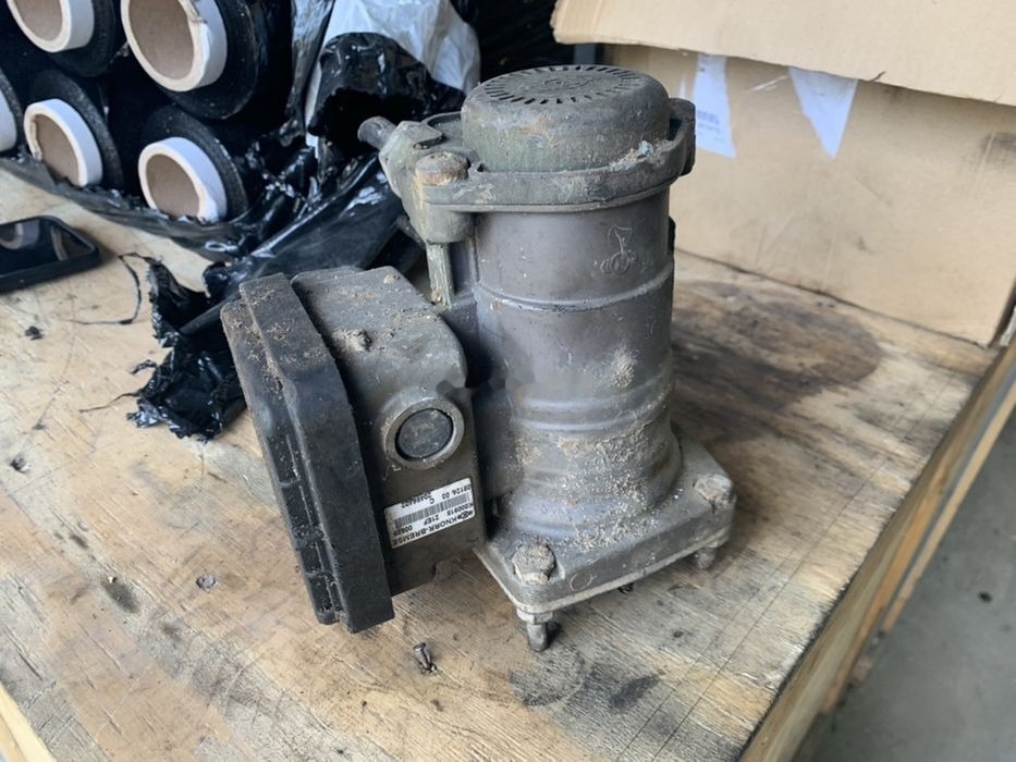 Knorr-Bremse SCANIA MAN VOVLO MAN K000918 / K000919 / K000917 - Brake valve for Truck: picture 1 Knorr-Bremse SCANIA MAN VOVLO MAN K000918 / K000919 / K000917 - Brake valve for Truck: picture 1