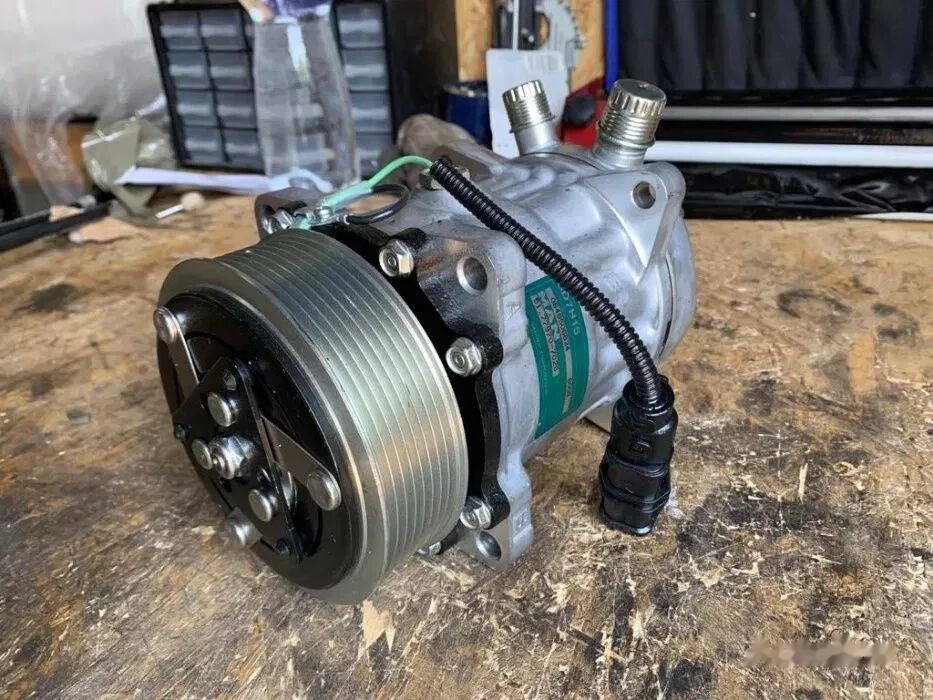Kompresor Klimatyzacji MAN Sanden 6008 24V NOWY Oryginał Części 51.779707028 MAN - A/C compressor for Truck: picture 1 Kompresor Klimatyzacji MAN Sanden 6008 24V NOWY Oryginał Części 51.779707028 MAN - A/C compressor for Truck: picture 1