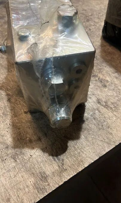 Rexroth Flow Divider R930062425 - Brake valve for Truck: picture 1 Rexroth Flow Divider R930062425 - Brake valve for Truck: picture 1