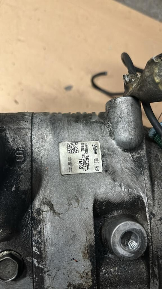 Sprężarka kompresor klimatyzacji VALEO TM65 HFC-134a 126V082172 T42439 - A/C compressor for Truck: picture 4 Sprężarka kompresor klimatyzacji VALEO TM65 HFC-134a 126V082172 T42439 - A/C compressor for Truck: picture 4