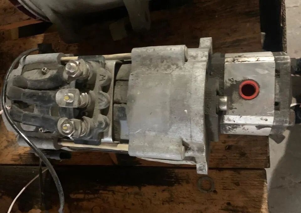 Volvo B5LH 2012 21543421   Volvo truck - Steering pump for Truck: picture 1 Volvo B5LH 2012 21543421   Volvo truck - Steering pump for Truck: picture 1