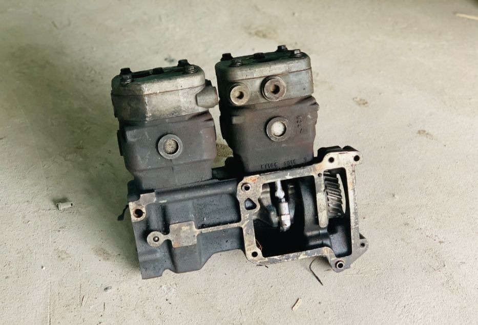 WABCO 2 cylindry oryginał 51.54112-3028 MAN TGA 51.54112-3028 - Air brake compressor for Truck: picture 1 WABCO 2 cylindry oryginał 51.54112-3028 MAN TGA 51.54112-3028 - Air brake compressor for Truck: picture 1