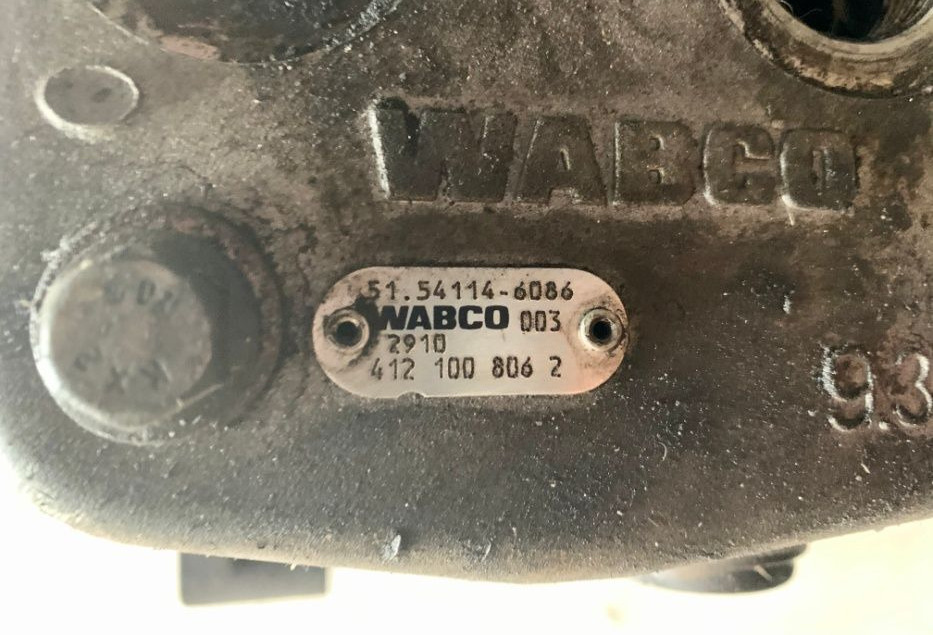 WABCO 2 cylindry oryginał 51.54112-3028 MAN TGA 51.54112-3028 - Air brake compressor for Truck: picture 5 WABCO 2 cylindry oryginał 51.54112-3028 MAN TGA 51.54112-3028 - Air brake compressor for Truck: picture 5