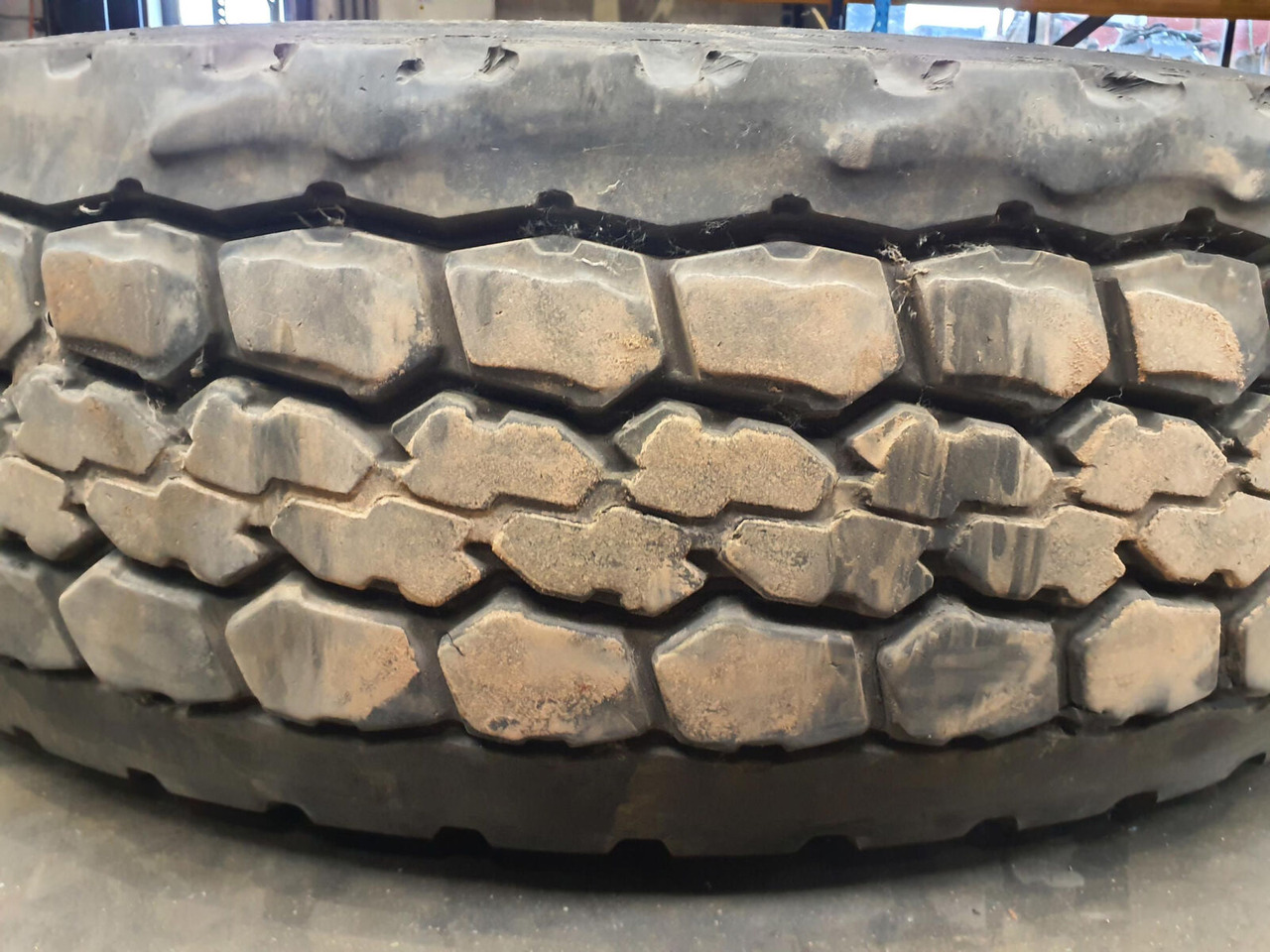 Bridgestone Wheel 385/95R25 10 4.7 3p - Wheel and tire package for Crane: picture 3 Bridgestone Wheel 385/95R25 10 4.7 3p - Wheel and tire package for Crane: picture 3