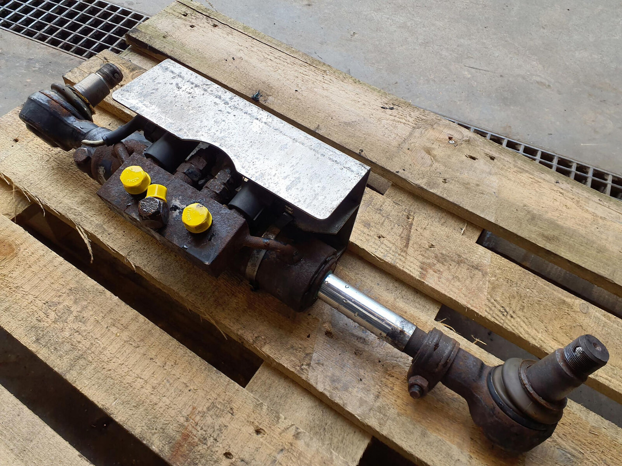 FAUN ATF 45-3 steering cilinder right axle 3 - Hydraulic cylinder for Mobile crane: picture 2 FAUN ATF 45-3 steering cilinder right axle 3 - Hydraulic cylinder for Mobile crane: picture 2