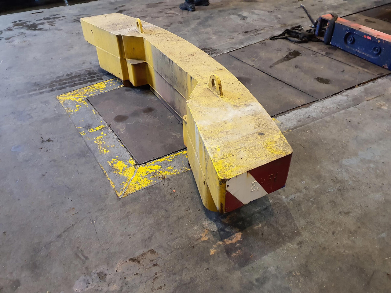 FAUN ATF 45 counterweight 2,45 ton - Counterweight for Mobile crane: picture 4 FAUN ATF 45 counterweight 2,45 ton - Counterweight for Mobile crane: picture 4