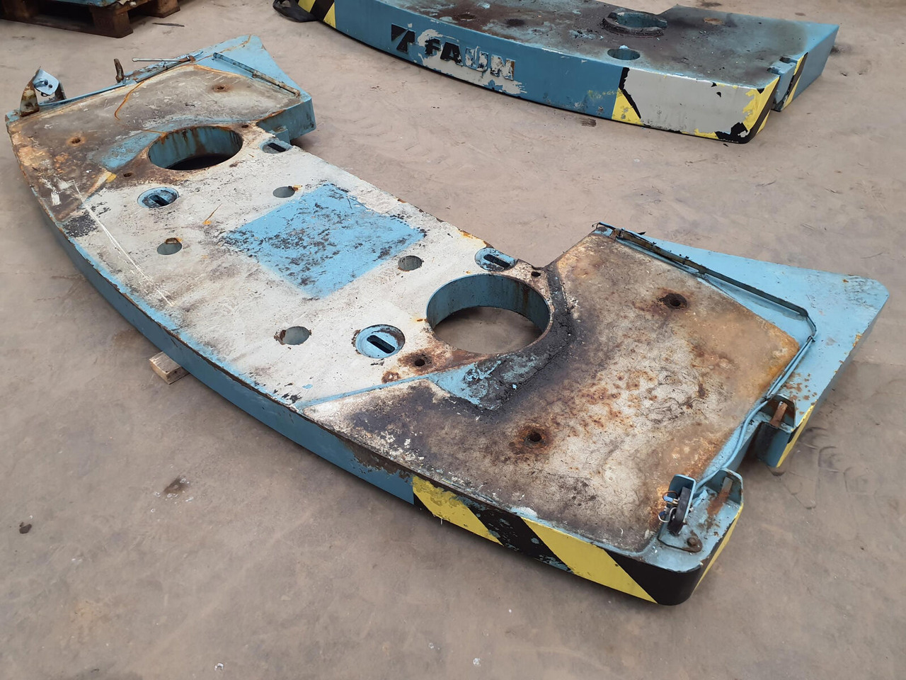 FAUN ATF 60-3 counterweight 1.6 ton - Counterweight for Mobile crane: picture 1 FAUN ATF 60-3 counterweight 1.6 ton - Counterweight for Mobile crane: picture 1