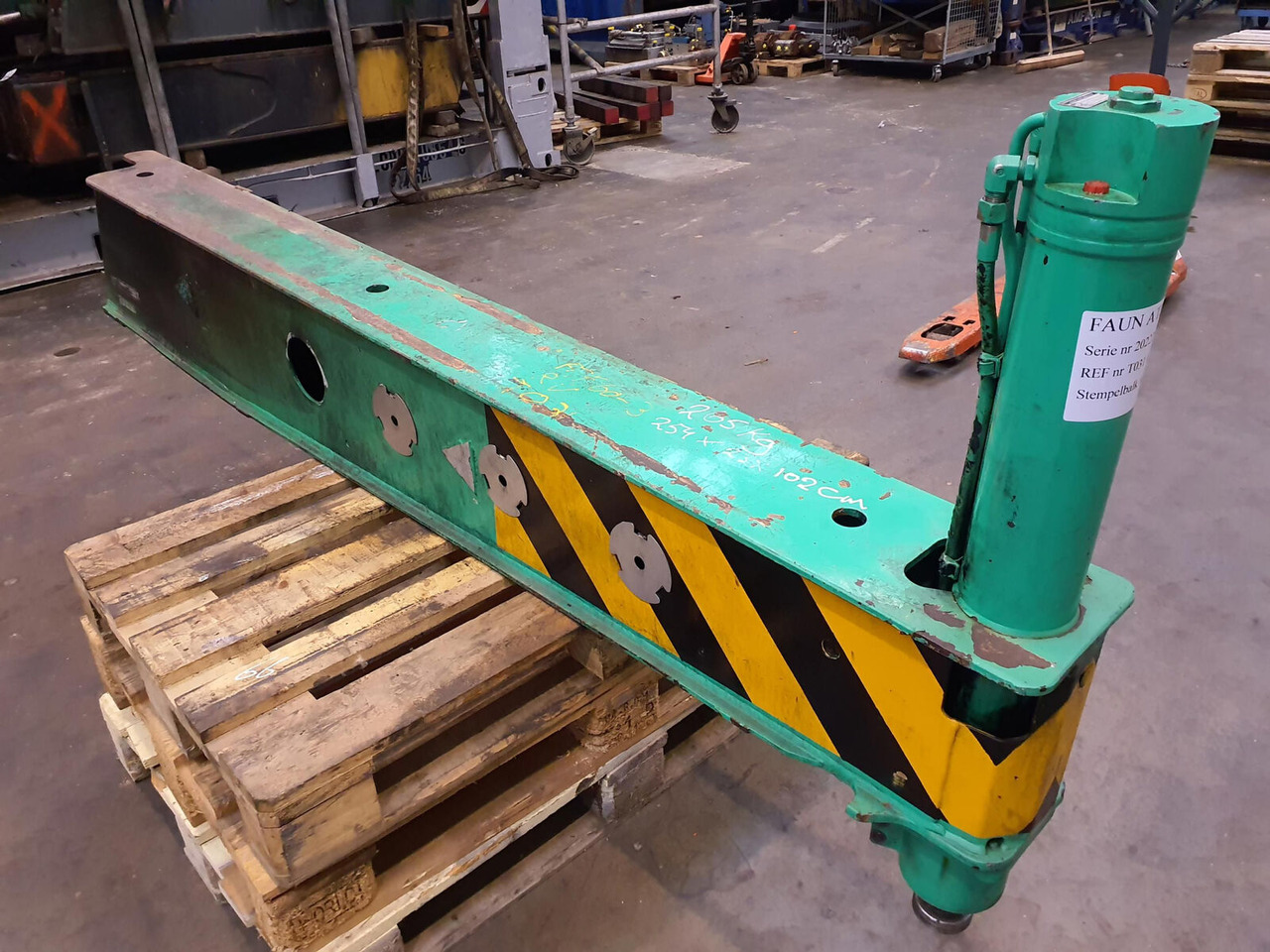 FAUN ATF 60-3 front outrigger beam with support cylinder - Suspension for Mobile crane: picture 1 FAUN ATF 60-3 front outrigger beam with support cylinder - Suspension for Mobile crane: picture 1