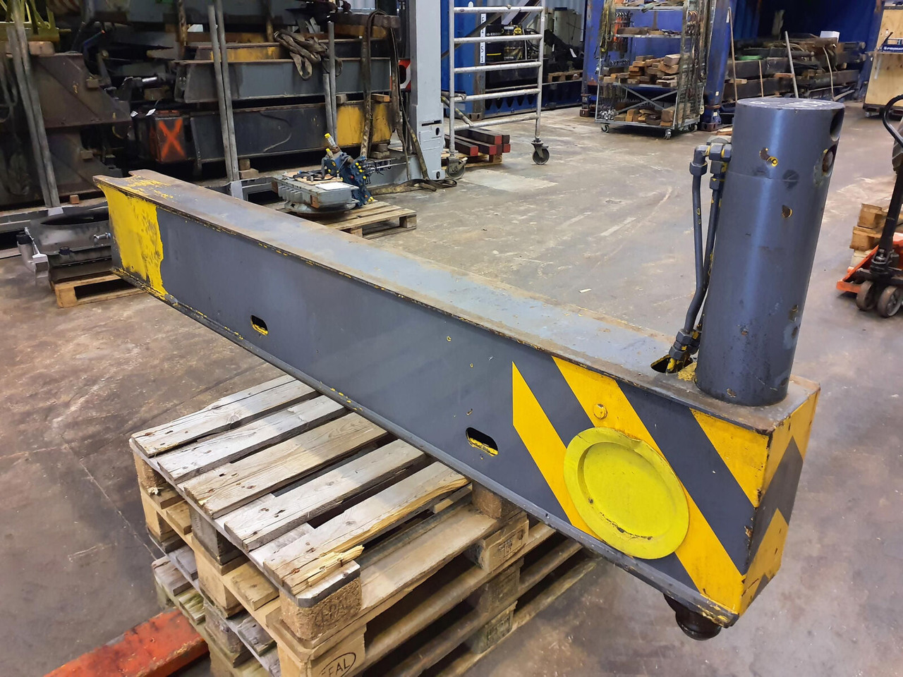 FAUN RTF 50-3 outrigger beam front complete - Suspension for Mobile crane: picture 1 FAUN RTF 50-3 outrigger beam front complete - Suspension for Mobile crane: picture 1