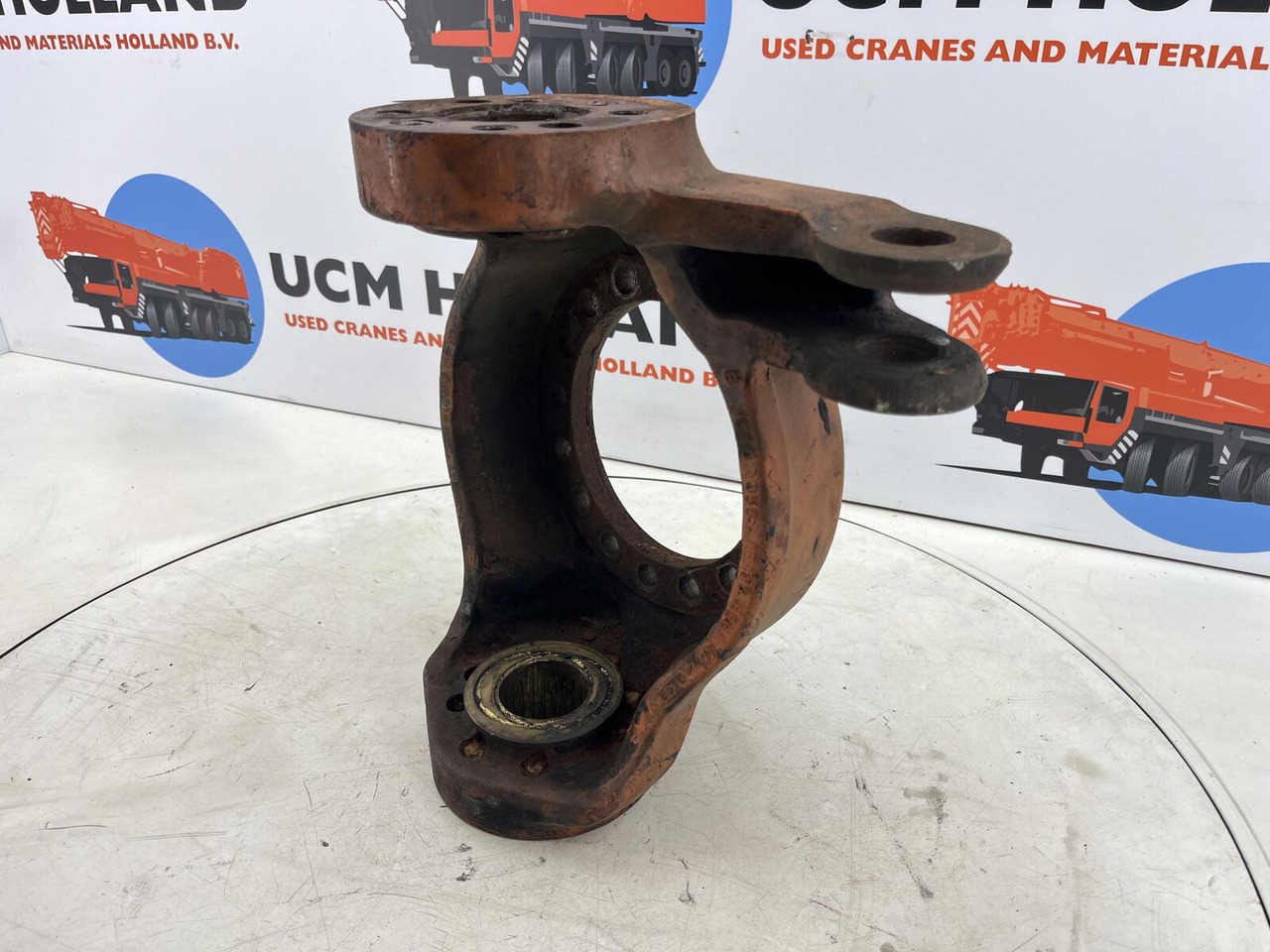 Steering knuckle for Mobile crane FAUN RTF 50/60 Steering knuckle 16 holes axle 1 right: picture 6 Steering knuckle for Mobile crane FAUN RTF 50/60 Steering knuckle 16 holes axle 1 right: picture 6
