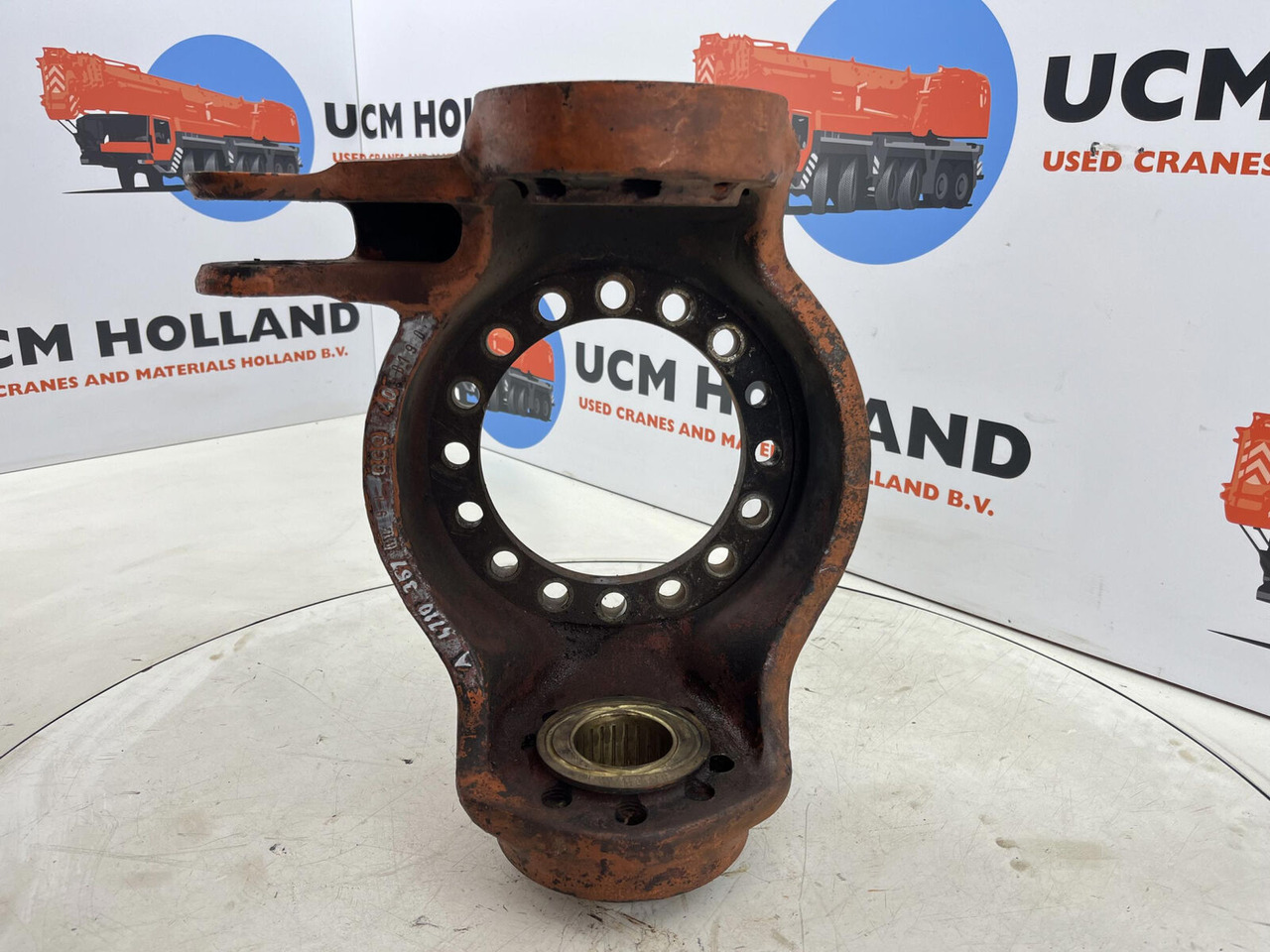 FAUN RTF 50 Steering knuckle 16 holes axle 3 left - Steering knuckle for Mobile crane: picture 5 FAUN RTF 50 Steering knuckle 16 holes axle 3 left - Steering knuckle for Mobile crane: picture 5