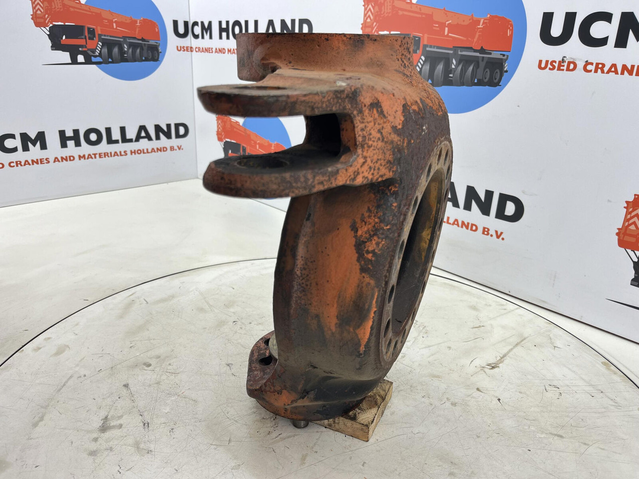 FAUN RTF 50 Steering knuckle 16 holes axle 3 right - Steering knuckle for Mobile crane: picture 3 FAUN RTF 50 Steering knuckle 16 holes axle 3 right - Steering knuckle for Mobile crane: picture 3