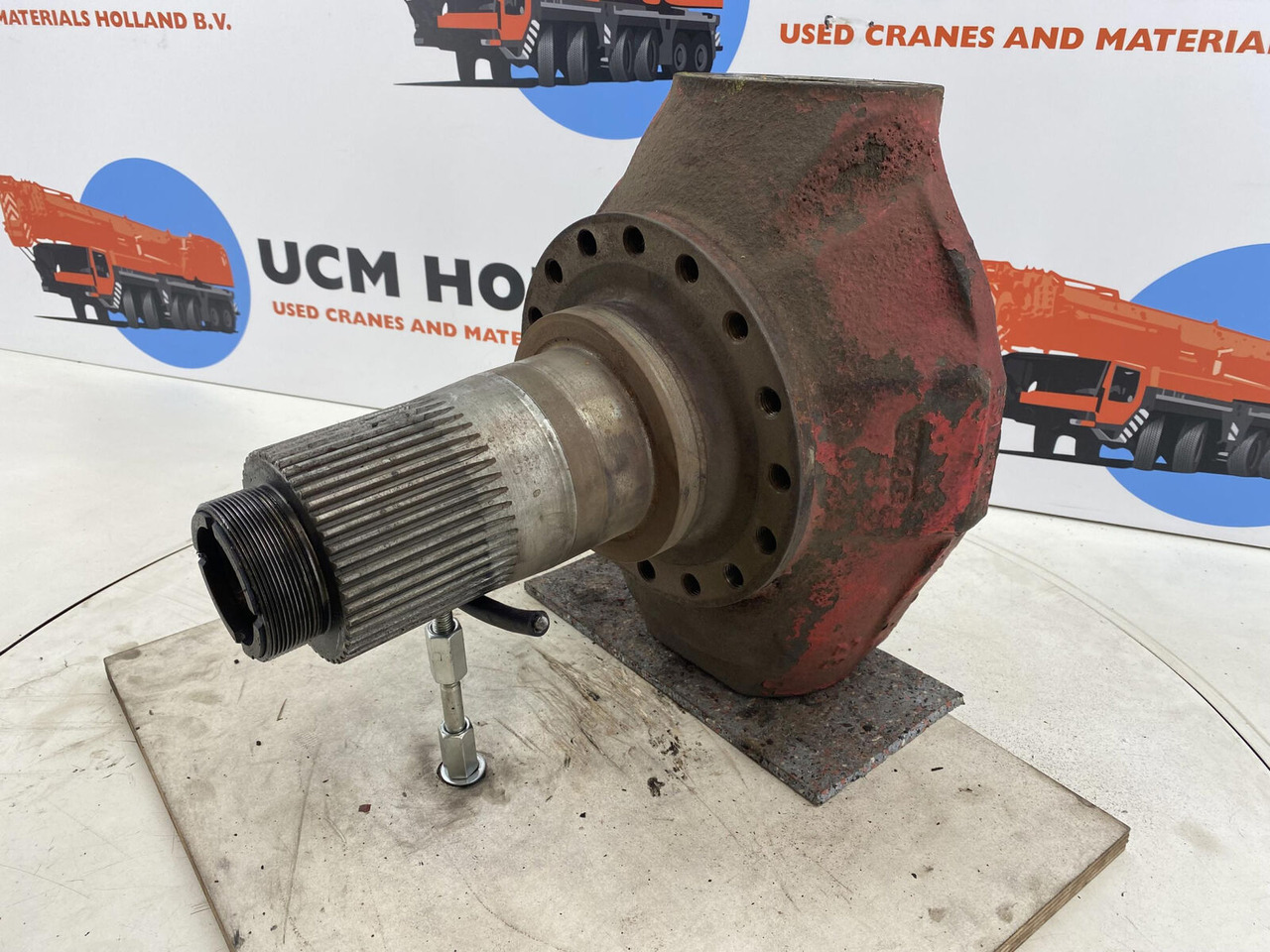 Gottwald AMK 70 Steering knuckle 16 holes axle 2 - Steering knuckle for Mobile crane: picture 1 Gottwald AMK 70 Steering knuckle 16 holes axle 2 - Steering knuckle for Mobile crane: picture 1