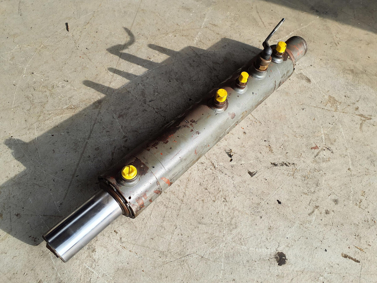 Grove GMK 2035 steering locking cylinder - Hydraulic cylinder for Mobile crane: picture 2 Grove GMK 2035 steering locking cylinder - Hydraulic cylinder for Mobile crane: picture 2