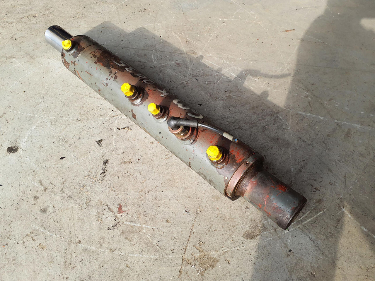 Grove GMK 2035 steering locking cylinder - Hydraulic cylinder for Mobile crane: picture 1 Grove GMK 2035 steering locking cylinder - Hydraulic cylinder for Mobile crane: picture 1