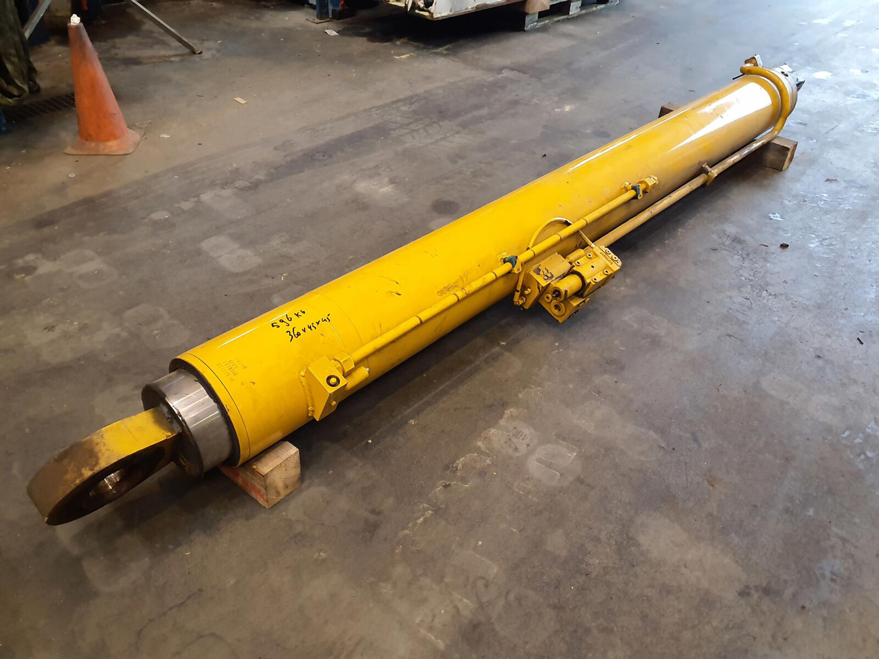 Grove GMK 3050 boom cylinder - Hydraulic cylinder for Mobile crane: picture 4 Grove GMK 3050 boom cylinder - Hydraulic cylinder for Mobile crane: picture 4