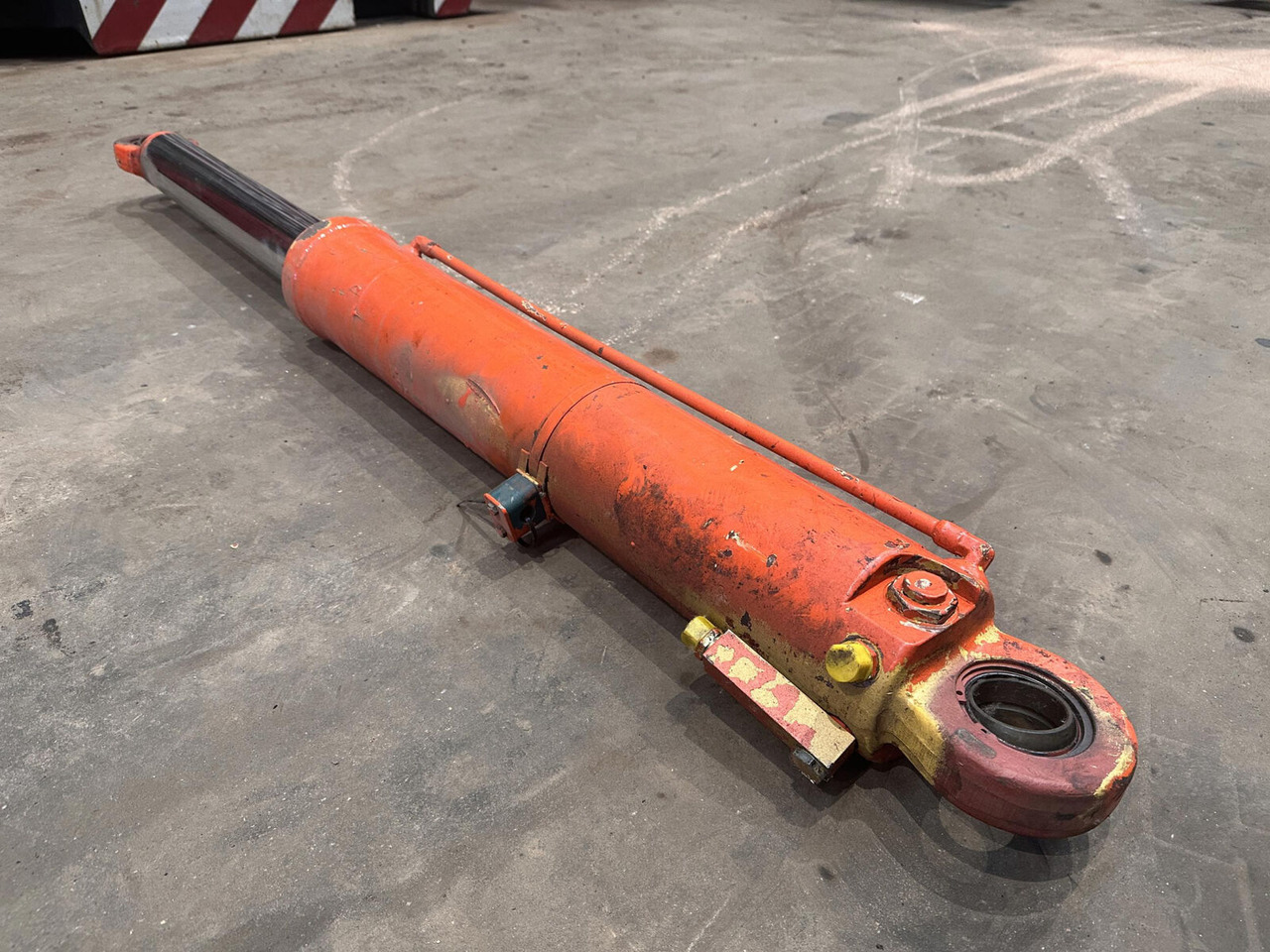 Grove GMK 3050 jib derricking cylinder - Hydraulic cylinder for Mobile crane: picture 1 Grove GMK 3050 jib derricking cylinder - Hydraulic cylinder for Mobile crane: picture 1