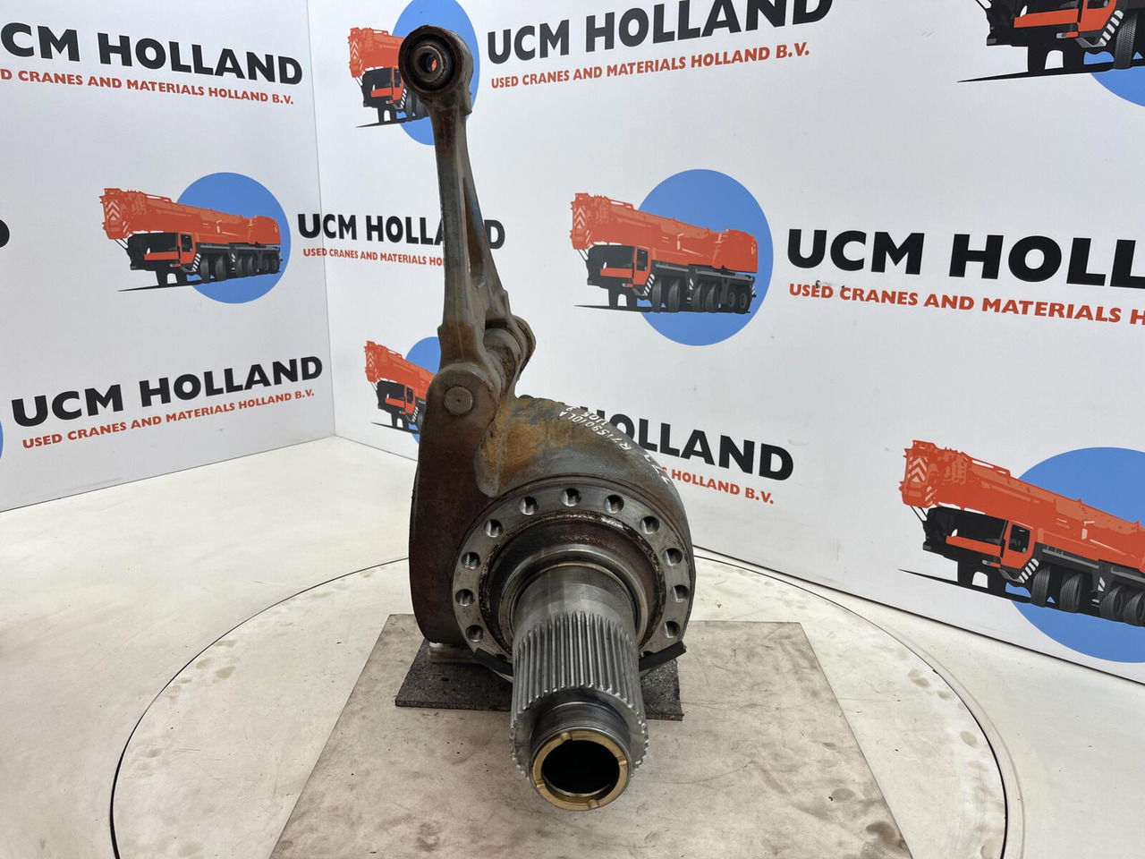 Grove GMK 3055 steering knuckle 16 holes axle 1 and 2 left - Steering knuckle for Mobile crane: picture 2 Grove GMK 3055 steering knuckle 16 holes axle 1 and 2 left - Steering knuckle for Mobile crane: picture 2