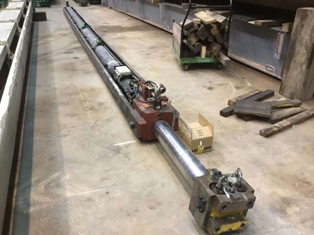 Grove GMK 4075 Telescopic boom cylinder - Hydraulic cylinder for Mobile crane: picture 1 Grove GMK 4075 Telescopic boom cylinder - Hydraulic cylinder for Mobile crane: picture 1