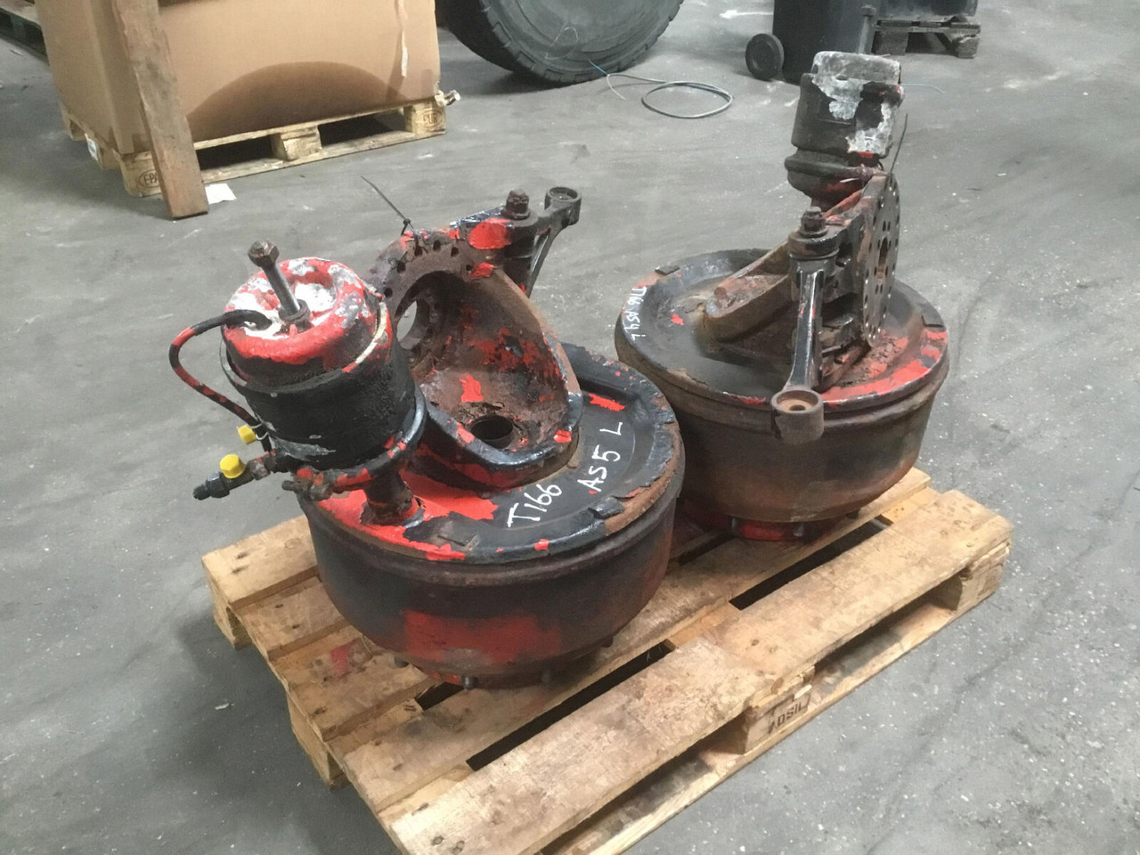 Grove GMK 5100 Megatrak axle housing - Steering knuckle for Mobile crane: picture 4 Grove GMK 5100 Megatrak axle housing - Steering knuckle for Mobile crane: picture 4