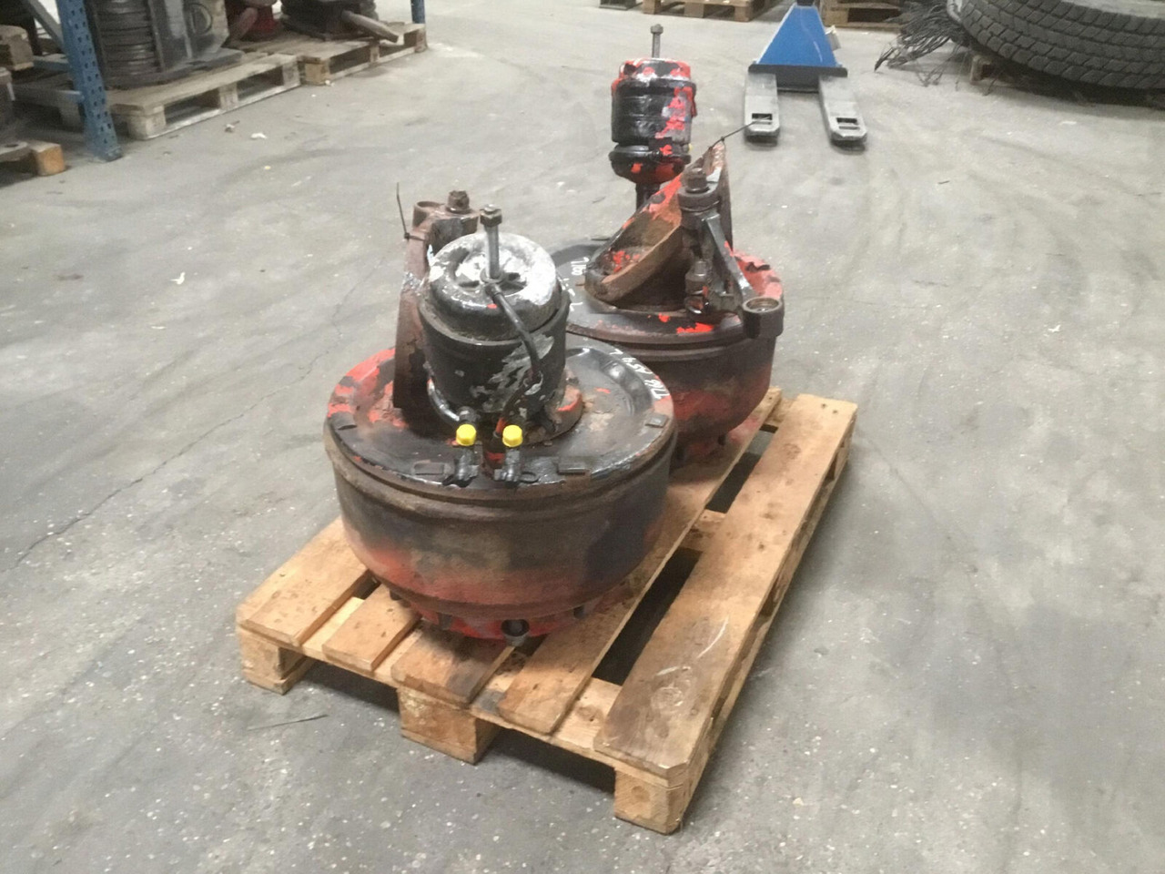 Grove GMK 5100 Megatrak axle housing - Steering knuckle for Mobile crane: picture 2 Grove GMK 5100 Megatrak axle housing - Steering knuckle for Mobile crane: picture 2