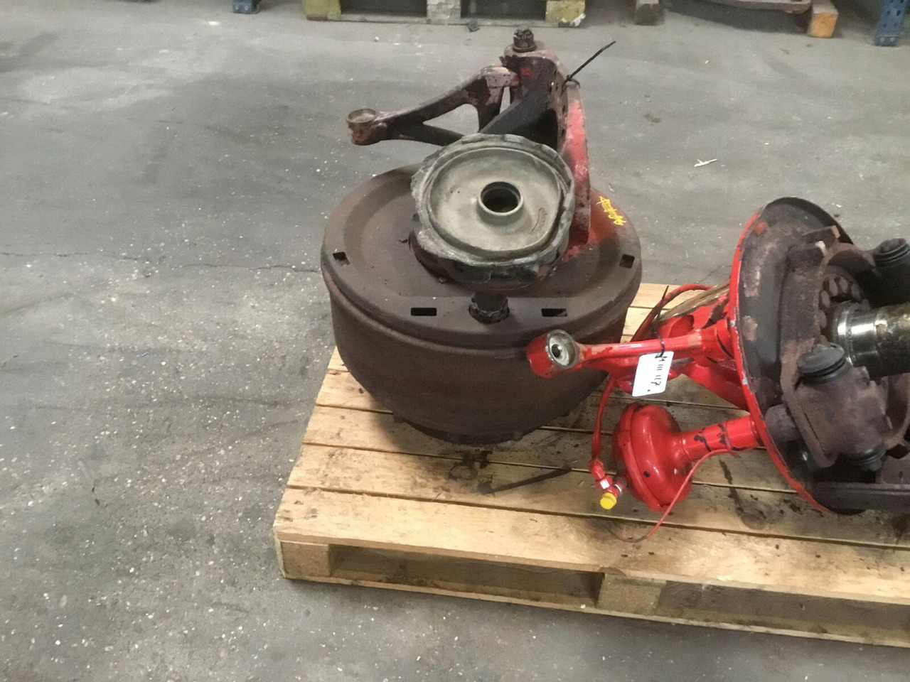 Grove GMK 5130-1 Megatrak axle house - Steering knuckle for Mobile crane: picture 1 Grove GMK 5130-1 Megatrak axle house - Steering knuckle for Mobile crane: picture 1