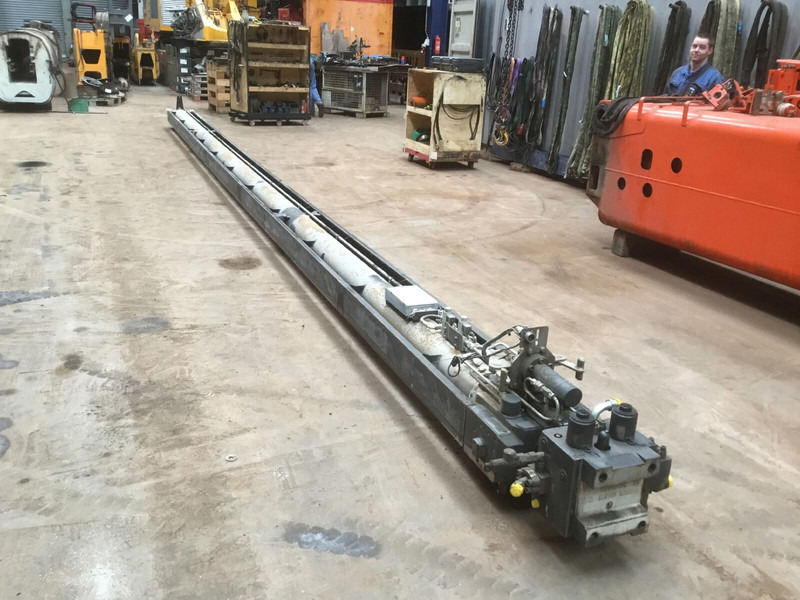 Grove GMK 5220 telescopic cylinder - Hydraulic cylinder for Crane: picture 1 Grove GMK 5220 telescopic cylinder - Hydraulic cylinder for Crane: picture 1