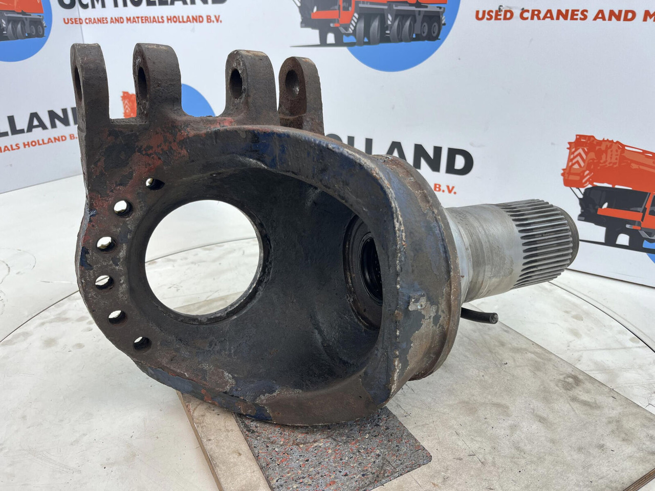 Grove GMK Megatrak steering knuckle 16 holes - Steering knuckle for Mobile crane: picture 4 Grove GMK Megatrak steering knuckle 16 holes - Steering knuckle for Mobile crane: picture 4