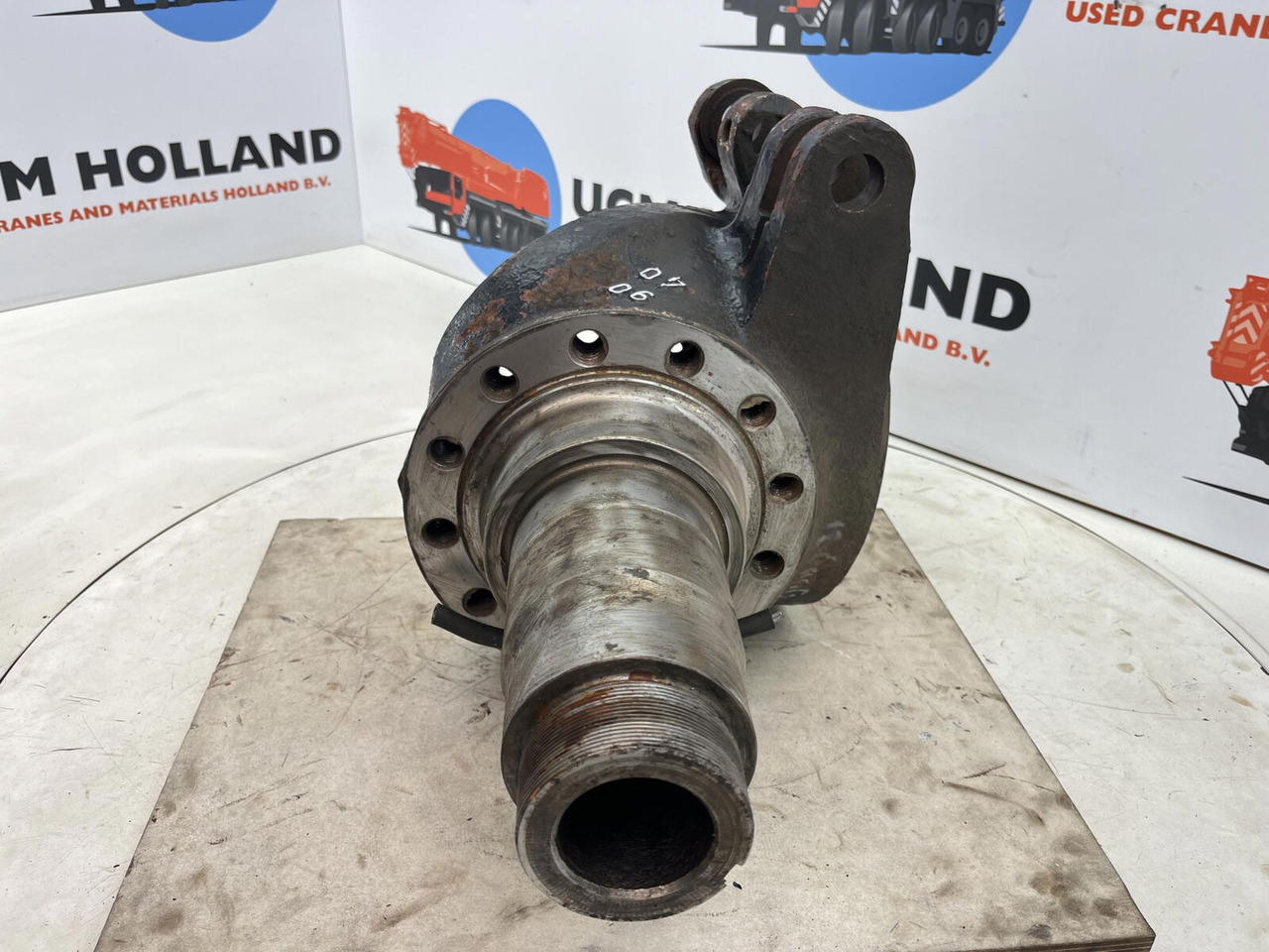 Grove GMK Steering knuckle 12 holes - Steering knuckle for Mobile crane: picture 2 Grove GMK Steering knuckle 12 holes - Steering knuckle for Mobile crane: picture 2