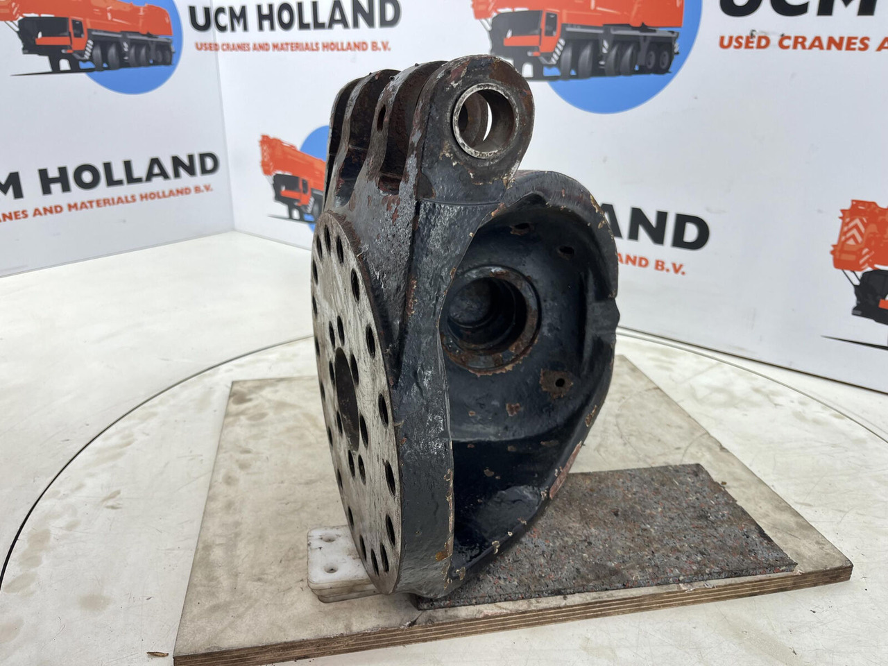 Grove GMK Steering knuckle 12 holes - Steering knuckle for Mobile crane: picture 5 Grove GMK Steering knuckle 12 holes - Steering knuckle for Mobile crane: picture 5