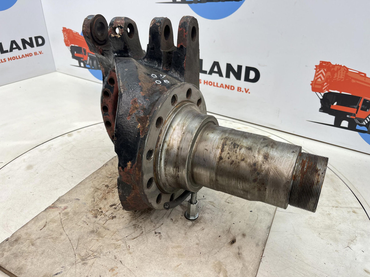 Grove GMK Steering knuckle 12 holes - Steering knuckle for Mobile crane: picture 3 Grove GMK Steering knuckle 12 holes - Steering knuckle for Mobile crane: picture 3