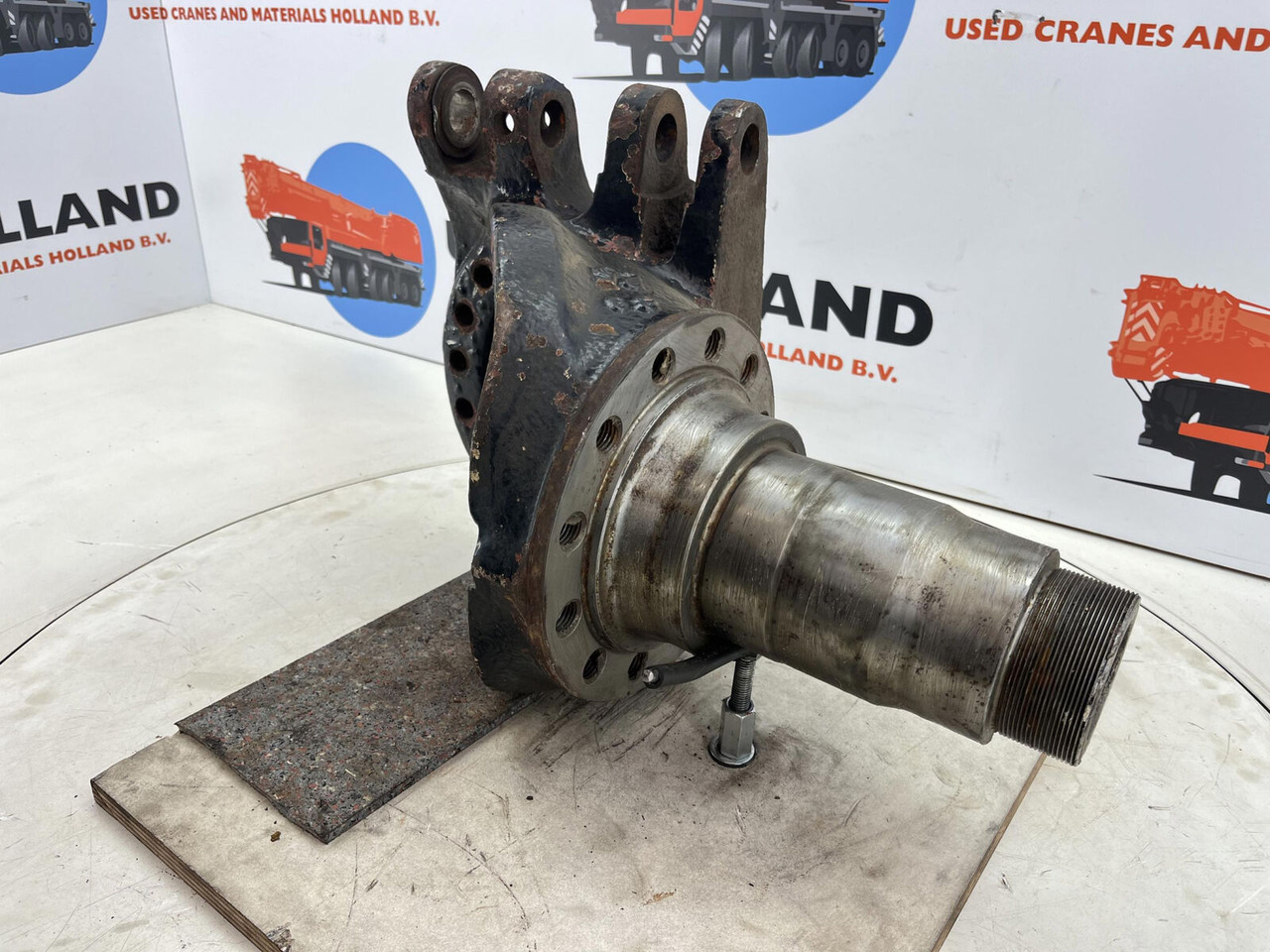 Grove GMK Steering knuckle 12 holes - Steering knuckle for Mobile crane: picture 3 Grove GMK Steering knuckle 12 holes - Steering knuckle for Mobile crane: picture 3