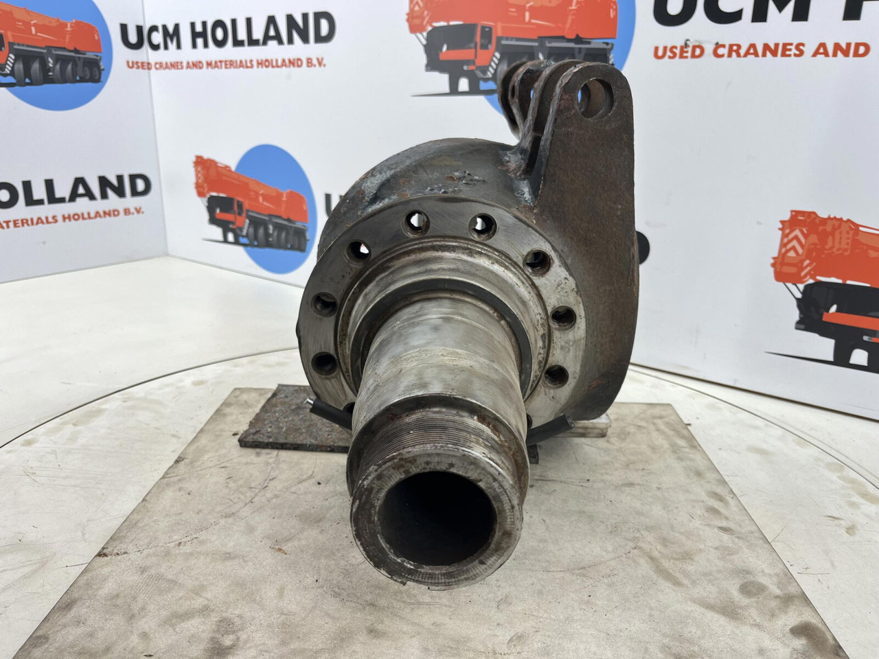 Grove GMK Steering knuckle 12 holes - Steering knuckle for Mobile crane: picture 2 Grove GMK Steering knuckle 12 holes - Steering knuckle for Mobile crane: picture 2