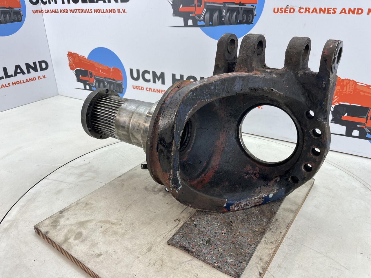 Grove GMK Steering knuckle 16 holes - Steering knuckle for Mobile crane: picture 4 Grove GMK Steering knuckle 16 holes - Steering knuckle for Mobile crane: picture 4