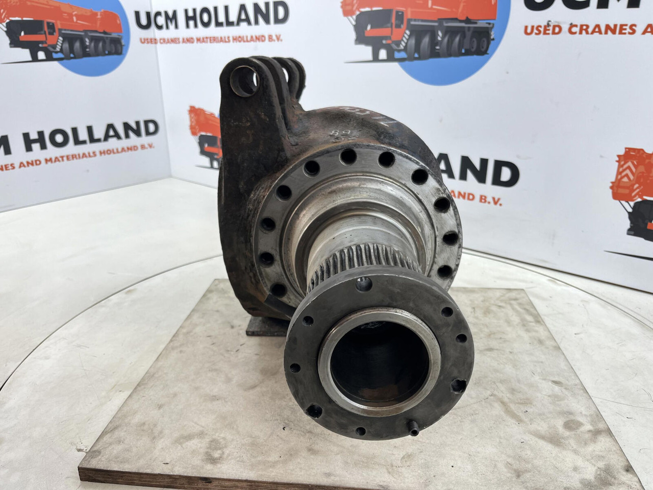 Grove GMK Steering knuckle 16 holes - Steering knuckle for Mobile crane: picture 2 Grove GMK Steering knuckle 16 holes - Steering knuckle for Mobile crane: picture 2