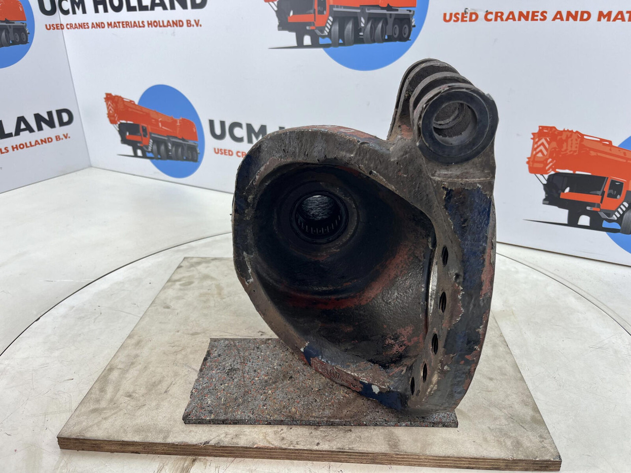 Grove GMK Steering knuckle 16 holes - Steering knuckle for Mobile crane: picture 5 Grove GMK Steering knuckle 16 holes - Steering knuckle for Mobile crane: picture 5