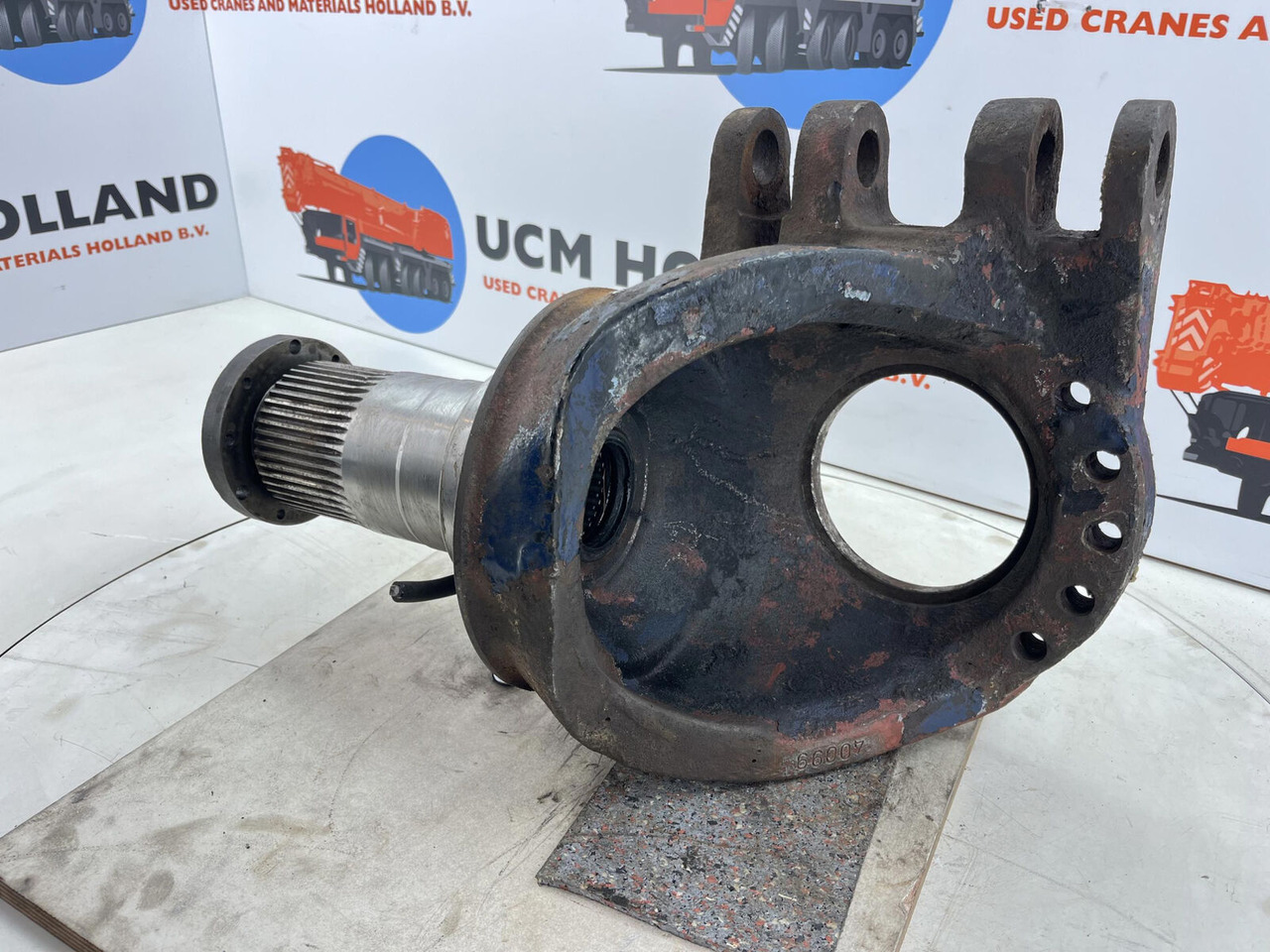 Grove GMK Steering knuckle 16 holes - Steering knuckle for Mobile crane: picture 4 Grove GMK Steering knuckle 16 holes - Steering knuckle for Mobile crane: picture 4