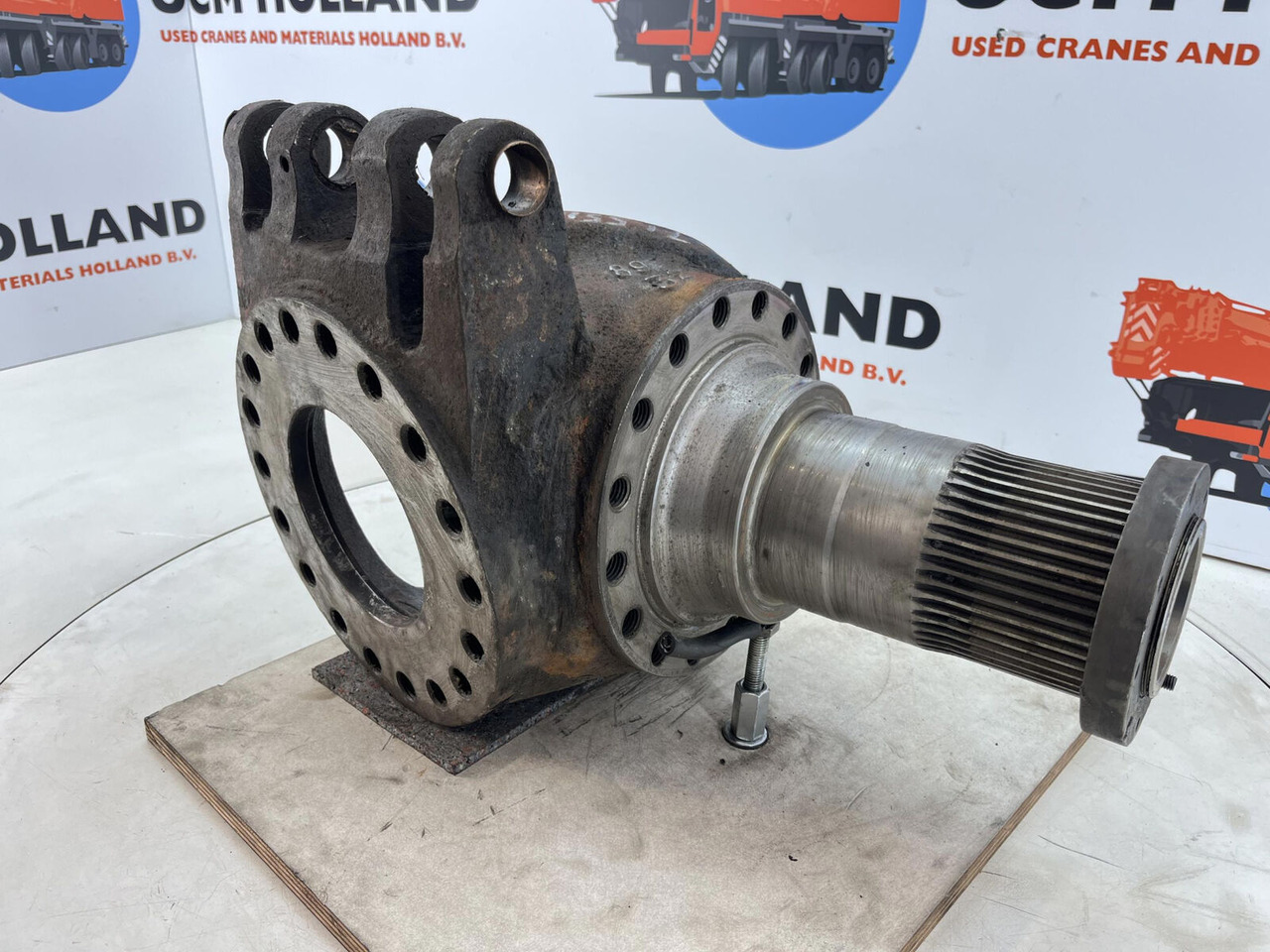 Grove GMK Steering knuckle 16 holes - Steering knuckle for Mobile crane: picture 3 Grove GMK Steering knuckle 16 holes - Steering knuckle for Mobile crane: picture 3