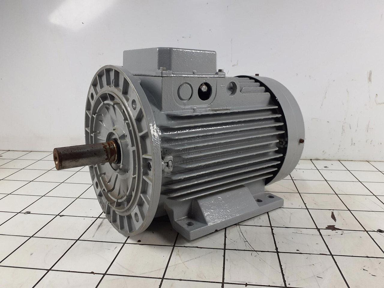 Liebherr ABB Electric motor MBT 160 L - Electrical system for Mobile crane: picture 1 Liebherr ABB Electric motor MBT 160 L - Electrical system for Mobile crane: picture 1