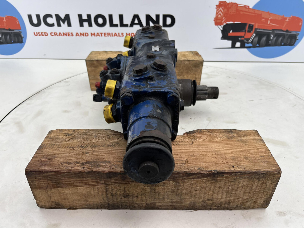 Liebherr LT 1090 steering box 180bar - Steering gear for Crane: picture 2 Liebherr LT 1090 steering box 180bar - Steering gear for Crane: picture 2