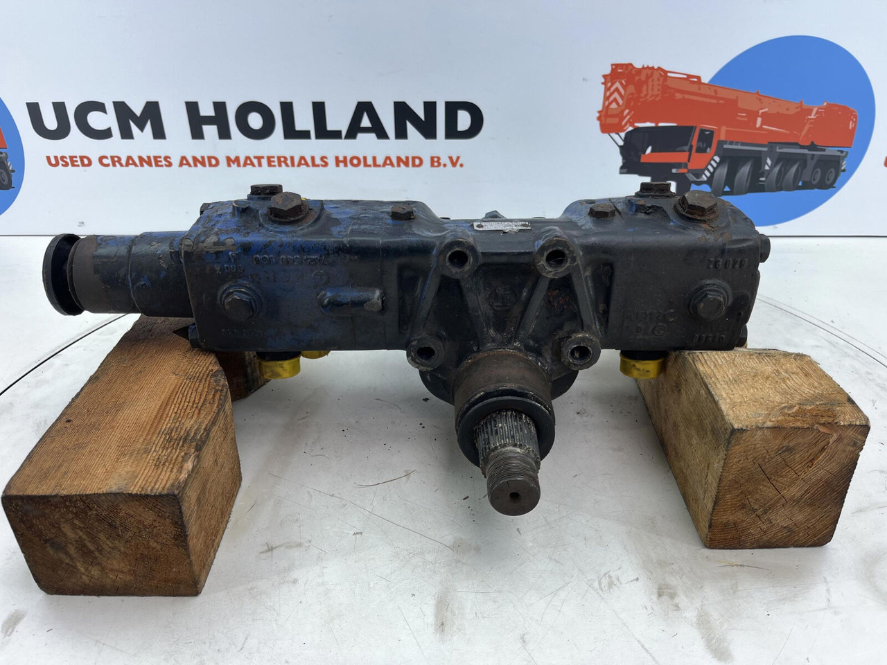 Liebherr LT 1090 steering box 180bar - Steering gear for Crane: picture 3 Liebherr LT 1090 steering box 180bar - Steering gear for Crane: picture 3
