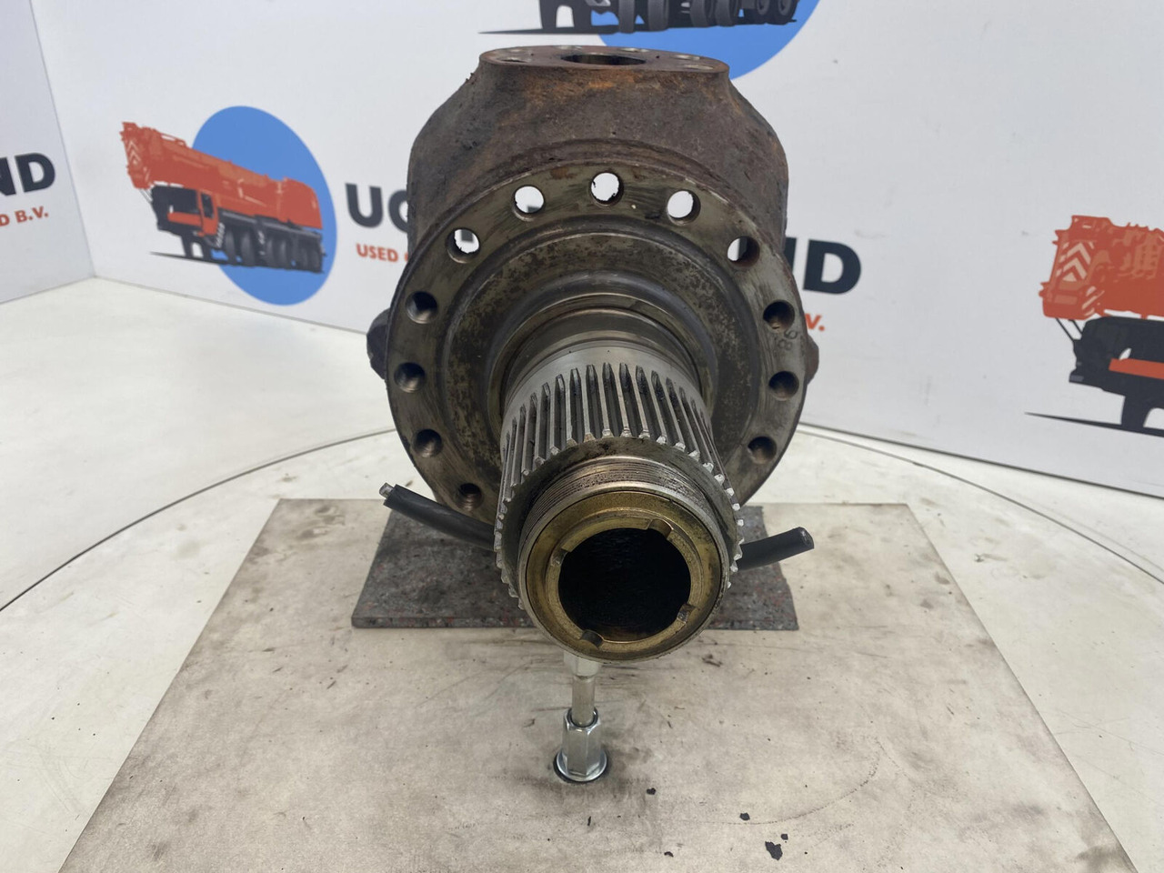 Liebherr LTM 1025 Steering knuckle 16 holes axle 1 - Steering knuckle for Mobile crane: picture 2 Liebherr LTM 1025 Steering knuckle 16 holes axle 1 - Steering knuckle for Mobile crane: picture 2