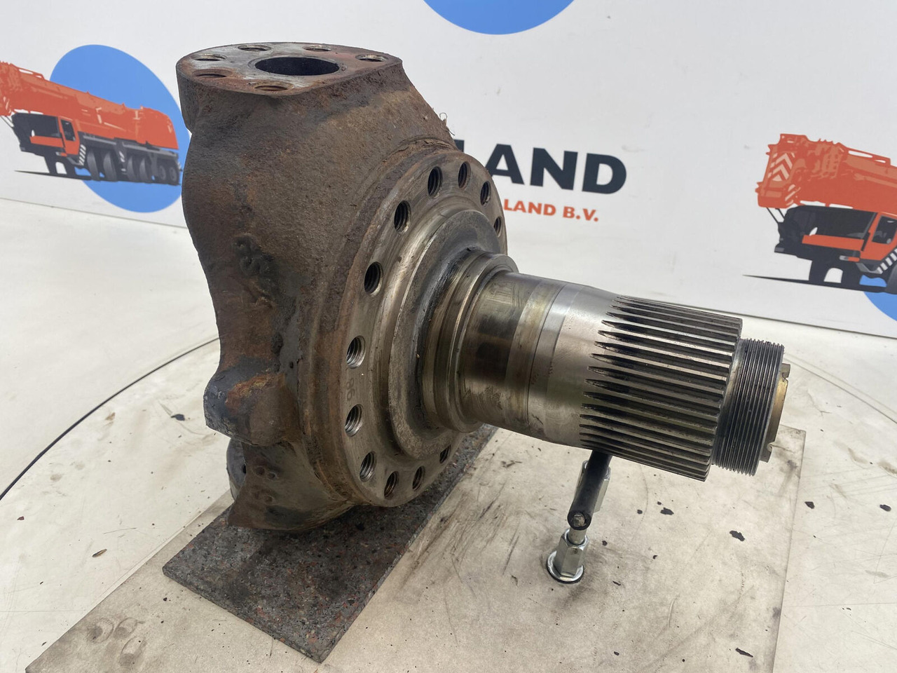 Liebherr LTM 1025 Steering knuckle 16 holes axle 1 - Steering knuckle for Mobile crane: picture 3 Liebherr LTM 1025 Steering knuckle 16 holes axle 1 - Steering knuckle for Mobile crane: picture 3