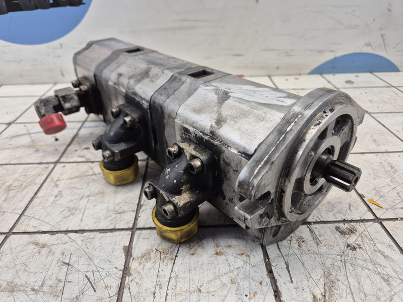 Liebherr LTM 1035-2 3 way gear pump - Hydraulic pump for Crane: picture 2 Liebherr LTM 1035-2 3 way gear pump - Hydraulic pump for Crane: picture 2